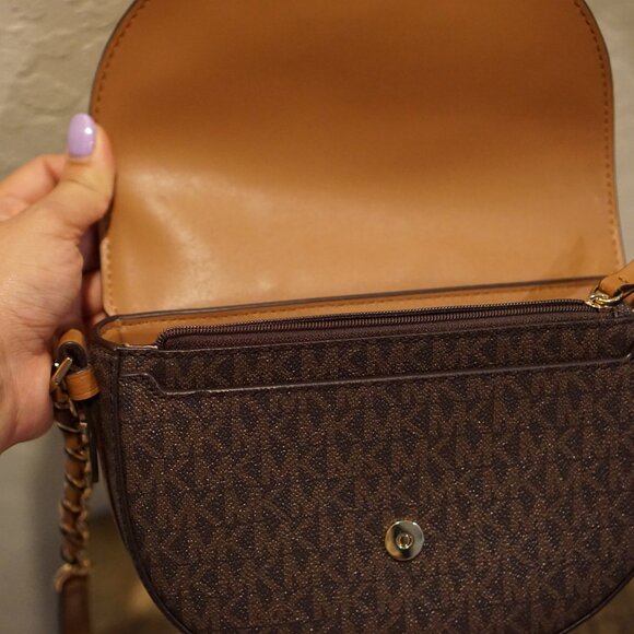 MICHAEL KORS JET SET HALF DOME MONOGRAM CROSSBODY BAG - Picture 3 of 6